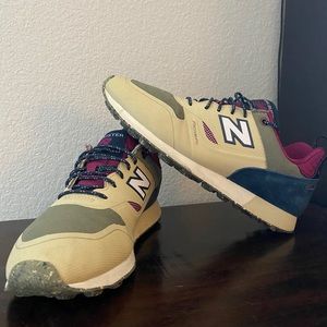 New Balance Trail Buster Sneakers (LIKE-NEW)